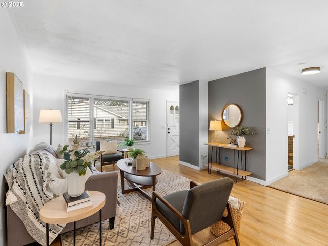 2683 Sw SPRING GARDEN St, Portland, OR 97219