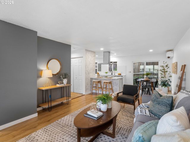 2683 Sw SPRING GARDEN St, Portland, OR 97219