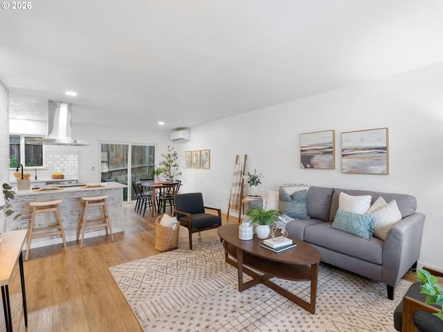 2683 Sw SPRING GARDEN St, Portland, OR 97219