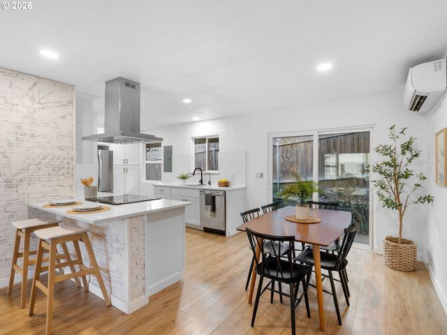 2683 Sw SPRING GARDEN St, Portland, OR 97219