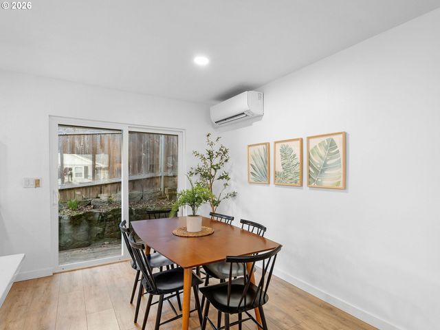 2683 Sw SPRING GARDEN St, Portland, OR 97219