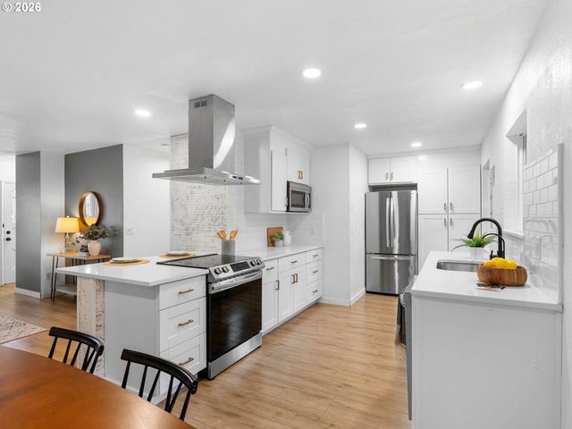 2683 Sw SPRING GARDEN St, Portland, OR 97219