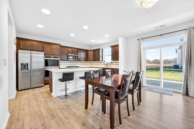 3073 Creekridge Court, Columbus, IN 47201