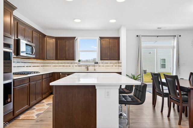 3073 Creekridge Court, Columbus, IN 47201