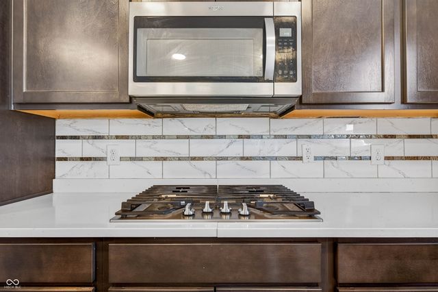 3073 Creekridge Court, Columbus, IN 47201