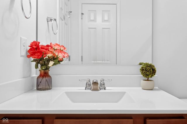 3073 Creekridge Court, Columbus, IN 47201