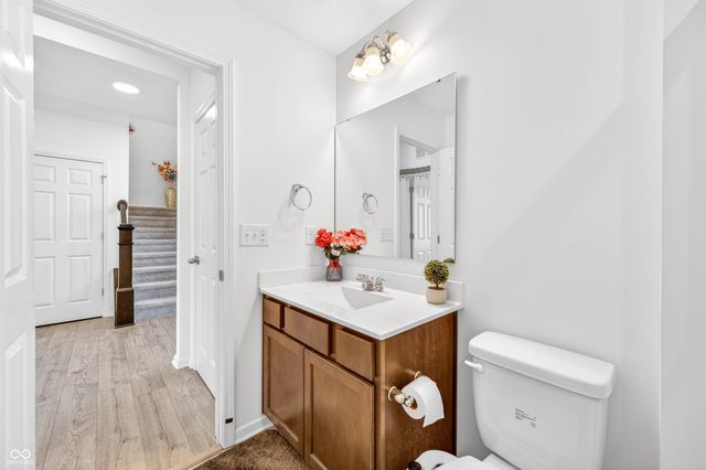 3073 Creekridge Court, Columbus, IN 47201