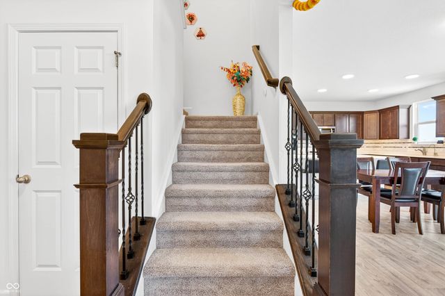 3073 Creekridge Court, Columbus, IN 47201