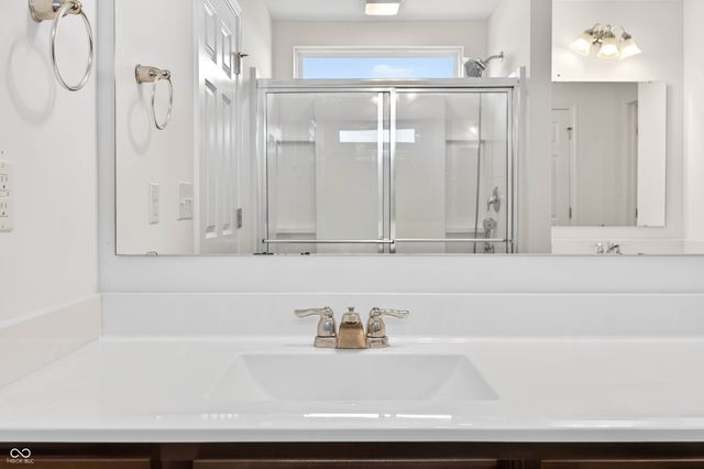 3073 Creekridge Court, Columbus, IN 47201