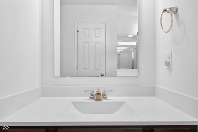 3073 Creekridge Court, Columbus, IN 47201