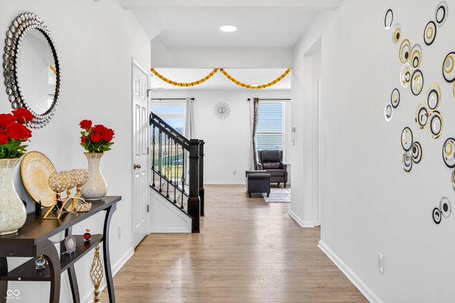 3073 Creekridge Court, Columbus, IN 47201