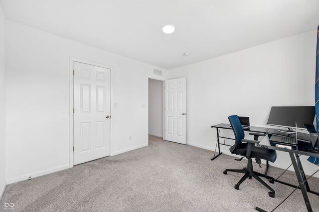 3073 Creekridge Court, Columbus, IN 47201