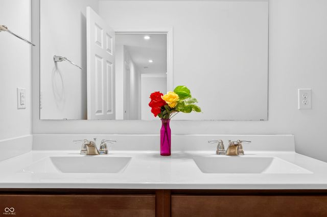 3073 Creekridge Court, Columbus, IN 47201