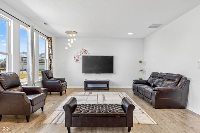 3073 Creekridge Court, Columbus, IN 47201