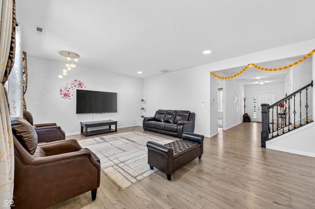 3073 Creekridge Court, Columbus, IN 47201