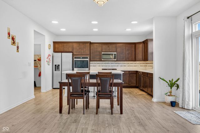 3073 Creekridge Court, Columbus, IN 47201