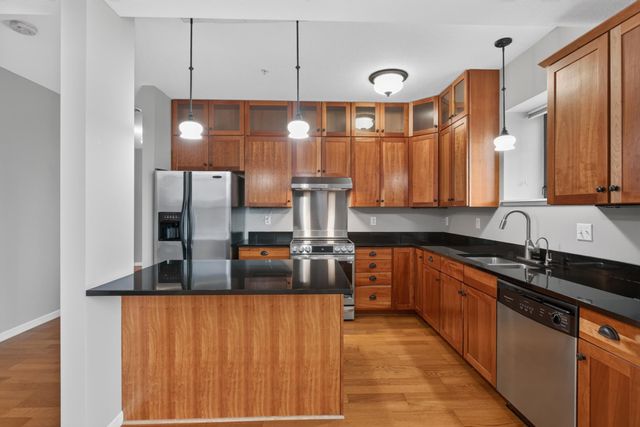 270 4th Street E 102, Saint Paul, MN 55101