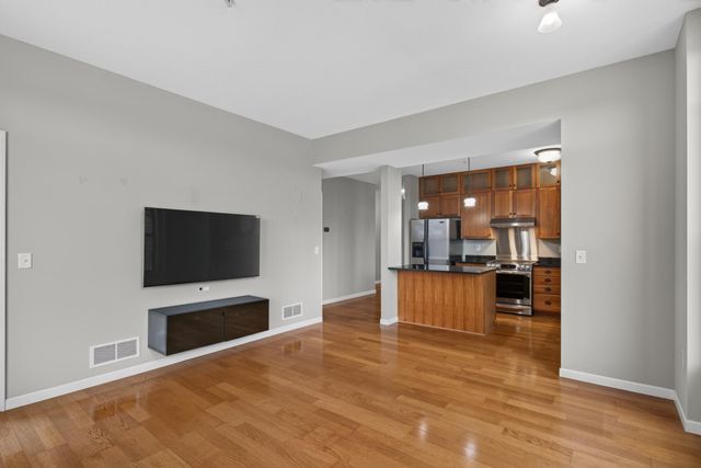 270 4th Street E 102, Saint Paul, MN 55101