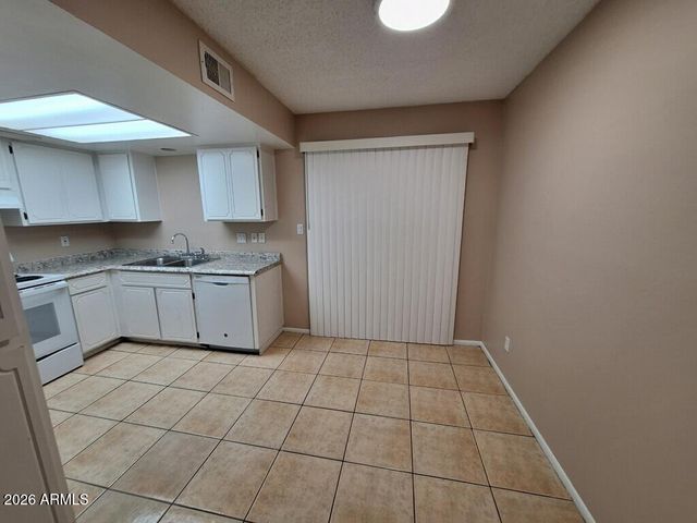 1449 E KNOLL Circle 2, Mesa, AZ 85203