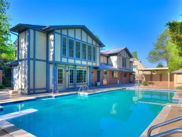 3933 Charing Cross Court, Norman, OK 73072