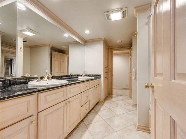 3933 Charing Cross Court, Norman, OK 73072