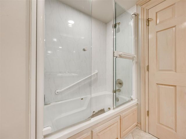 3933 Charing Cross Court, Norman, OK 73072