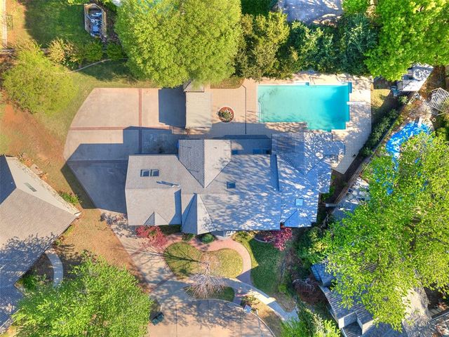 3933 Charing Cross Court, Norman, OK 73072