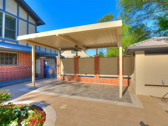 3933 Charing Cross Court, Norman, OK 73072