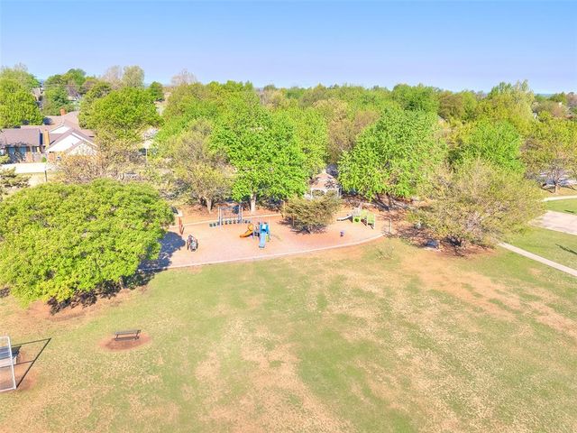 3933 Charing Cross Court, Norman, OK 73072