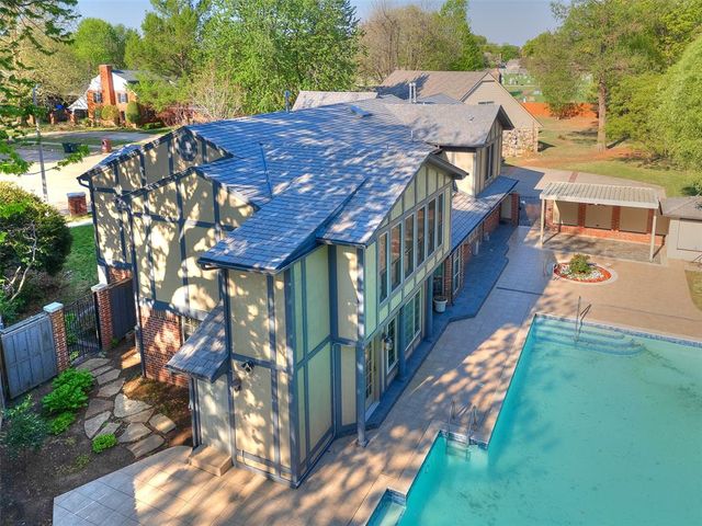 3933 Charing Cross Court, Norman, OK 73072