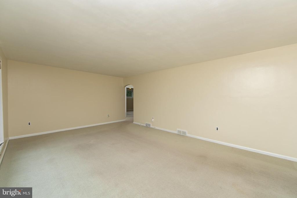 6 SUNSET DR, VOORHEES, NJ 08043 — photo 2