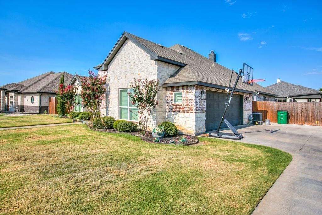Image 26 of property listing at 4729 Karsten Creek Drive, San Angelo, TX 76904