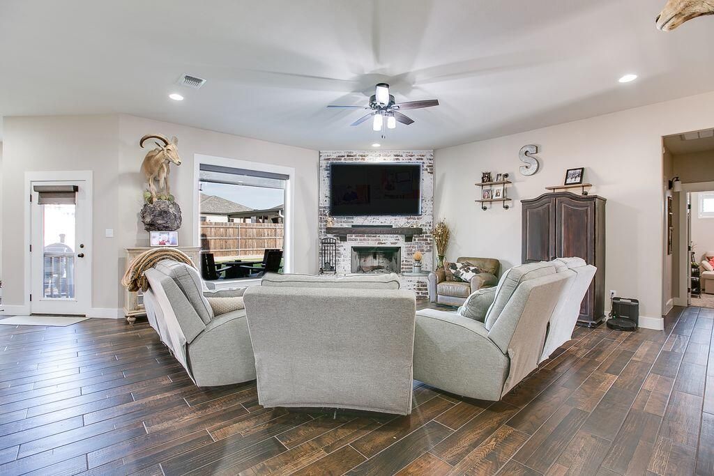 Image 4 of property listing at 4729 Karsten Creek Drive, San Angelo, TX 76904