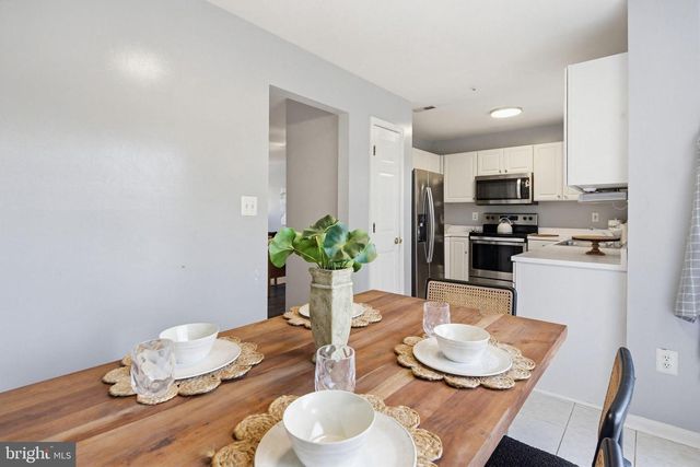 2220 COMMISSARY CIR, Odenton, MD 21113