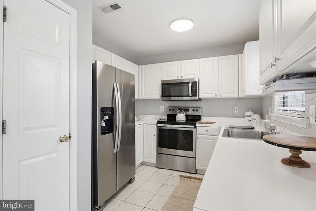 2220 COMMISSARY CIR, Odenton, MD 21113