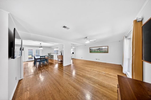 6015 De Moss Drive, Houston, TX 77081