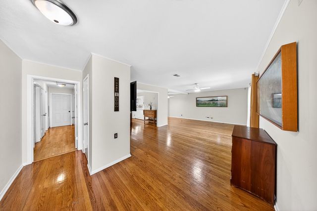 6015 De Moss Drive, Houston, TX 77081