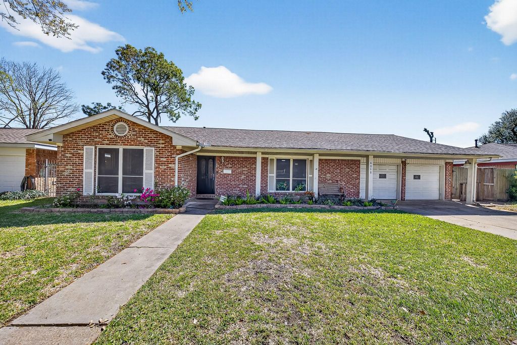 6015 De Moss Drive, Houston, TX 77081
