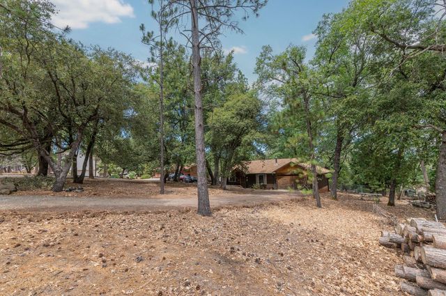 11082 Quail Dr, Pine Grove, CA 95665