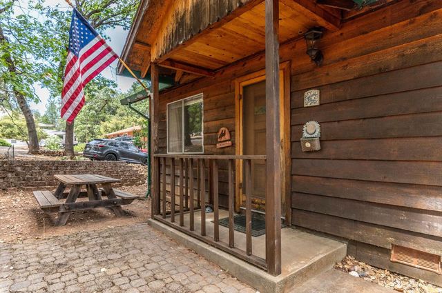 11082 Quail Dr, Pine Grove, CA 95665