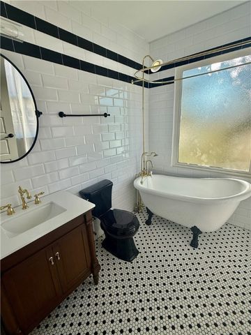 706 Gloucester Street A, Brunswick, GA 31520