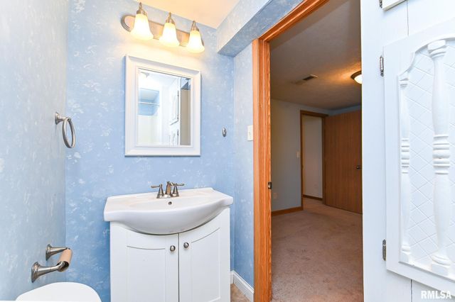 2256 WASHINGTON Road, Washington, IL 61571