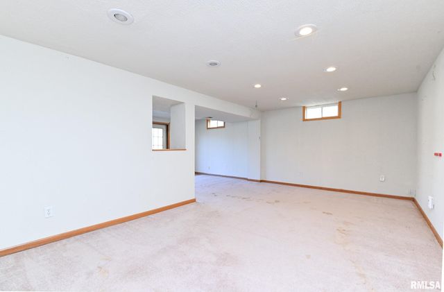 2256 WASHINGTON Road, Washington, IL 61571