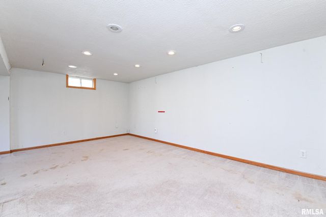 2256 WASHINGTON Road, Washington, IL 61571