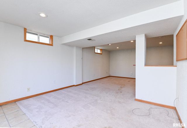 2256 WASHINGTON Road, Washington, IL 61571