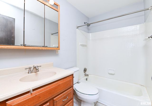 2256 WASHINGTON Road, Washington, IL 61571