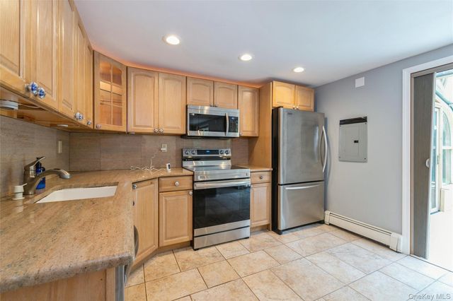 28 Campus Lane, Ronkonkoma, NY 11779