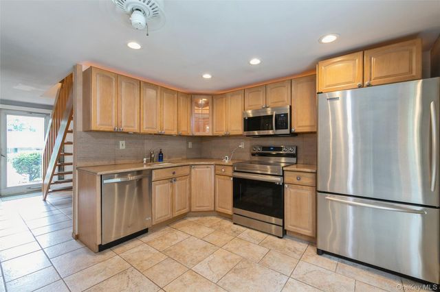28 Campus Lane, Ronkonkoma, NY 11779