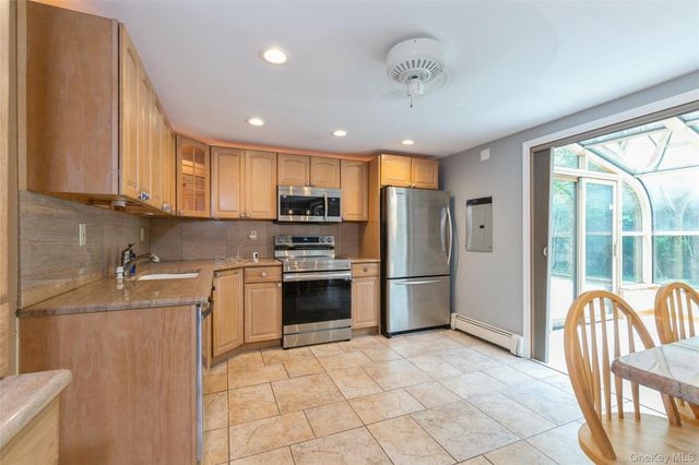 28 Campus Lane, Ronkonkoma, NY 11779