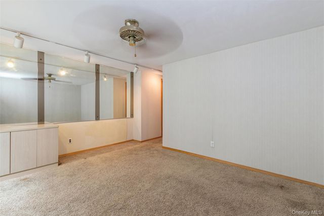 28 Campus Lane, Ronkonkoma, NY 11779